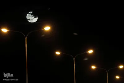 ماه، روشنای آسمان تاریک شب