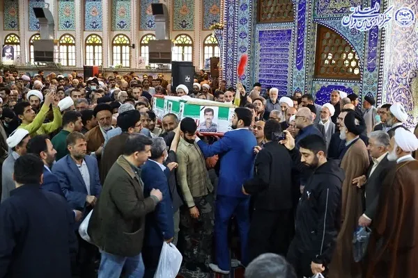 اقامه نماز مردم ساری برپیکر مطهر جانباز شهید «نورعلی قدبنان»