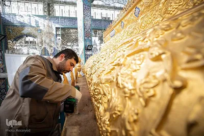 آغاز تفکیک ضریح قدیمی حرم حضرت زینب (س) توسط خادمان آستان مقدس عباسی