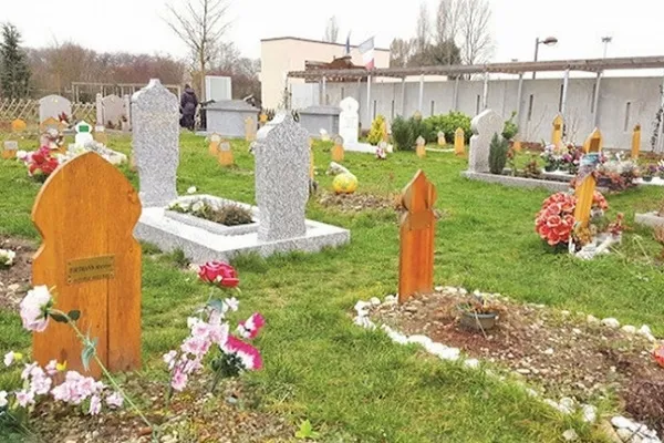 Fransa’da Müslümanın yaşamı da ölümü de zor