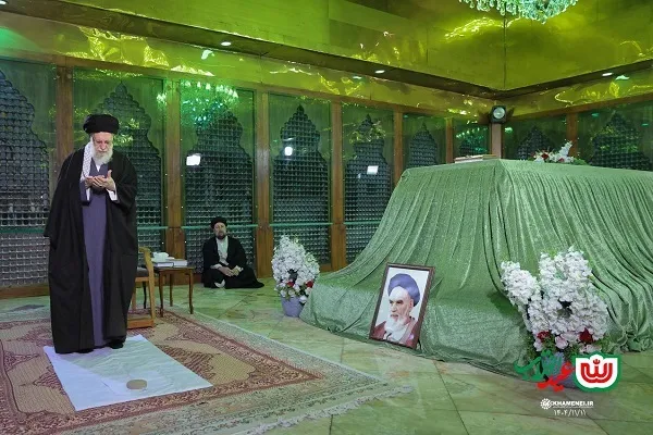 حضور رهبر معظم انقلاب در حرم مطهر حضرت امام خمینی(ره)