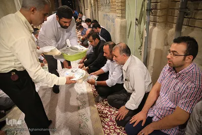 سفره افطار کریم اهل‌بیت(ع)در کوچه پس کوچه‌های جنوب تهران