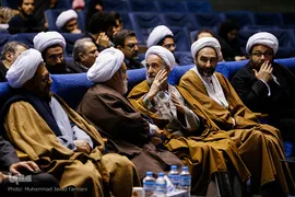 آیین رونمائی ترجمه اصول کافی به‌ قلم استاد حسین انصاریان