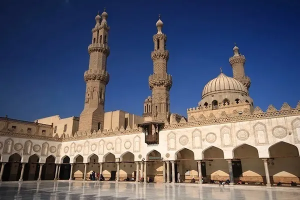 El Ezher Kur’an öğretmenleri için bir yarışma düzenliyor