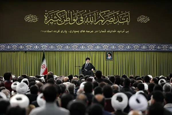 قائد الثورة: الوحدة الوطنية تعدّ من العوامل المؤثرة في تعزيز البلاد