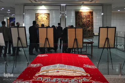 رونمایی از قالیچه محرابی باغی در موزه فرش آستان قدس
