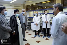 بازدید حجت‌الاسلام و المسلمین ابراهیم رییسی، رییس جمهور از بخشهای مختلف پژوهشگاه رویان جهاد‌دانشگاهی
