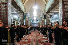 عزاداری شب عاشورای حسینی در 
حرم امام زاده حسن(ع )