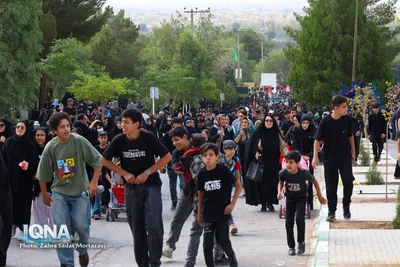 پیاده‌روی دلدادگان اربعین حسینی در خمینی‌شهر