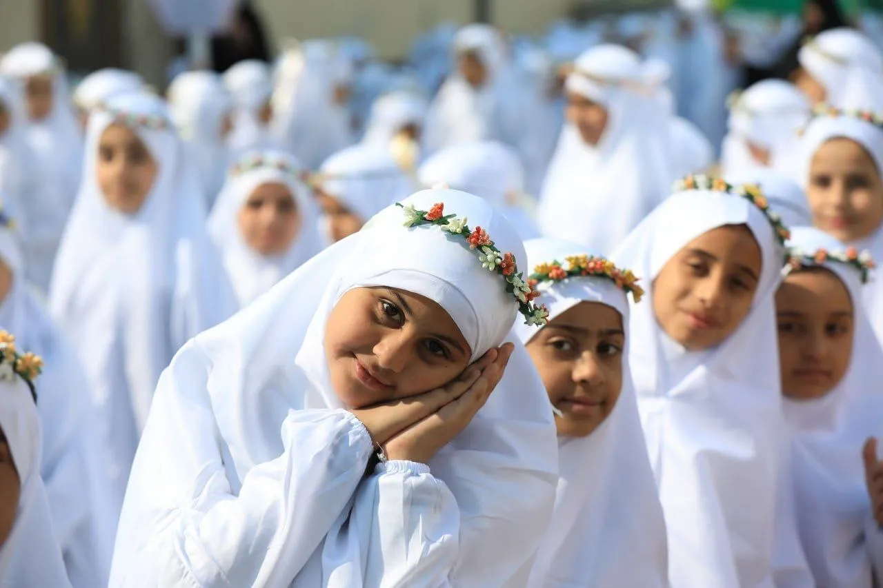 فیلم | جشن عبادت دختران دانش‌آموز عراقی در کربلا