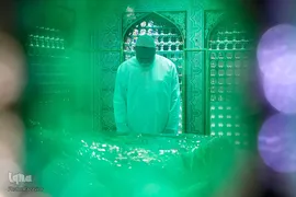 غبارروبی ضریح مطهر حضرت رضا(علیه‌السلام)