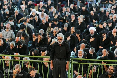 مراسم عزاداری و نماز ظهر عاشورا در اصفهان‎