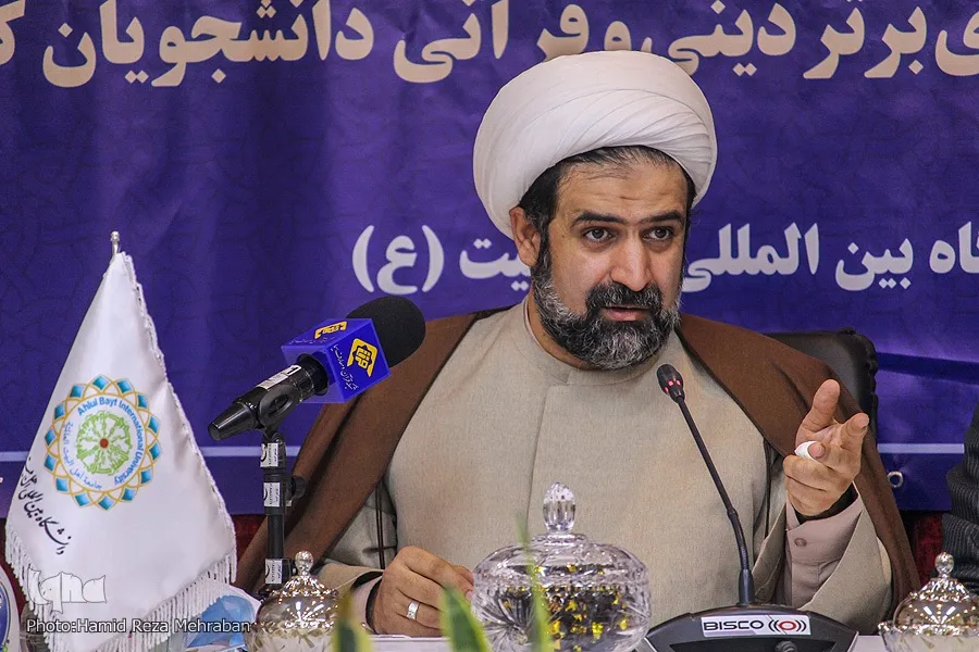 لزوم توجه به پژوهش، معرفت و معنویت در دانشگاه