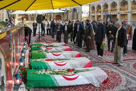 همزمان با فرارسیدن سی امین روز شهادت شهدای حادثه تروریستی حرم مطهر شاهچراغ(ع) و گرامیداشت هفته بسیج، مراسم زیارت عاشورا به همراه گلباران قبور سه شهید دوران انقلاب و هشت سال دفاع مقدس و همچنین شهدای حرم مطهر شاهچراغ(ع) توسط جمعی از بسیجیان سپاه ناحیه بقیه الله(عج) شیراز برگزار شد.