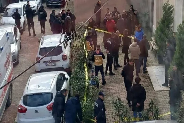 İstanbulda kilsəyə silahlı hücum