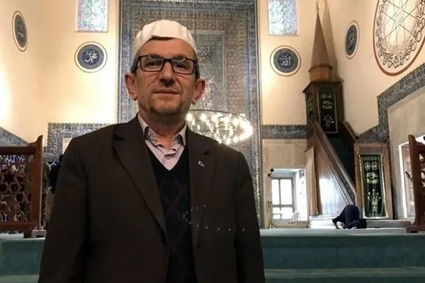 وفاة مؤذن تركي شهير أبهر الملايين بمقامات الأذان