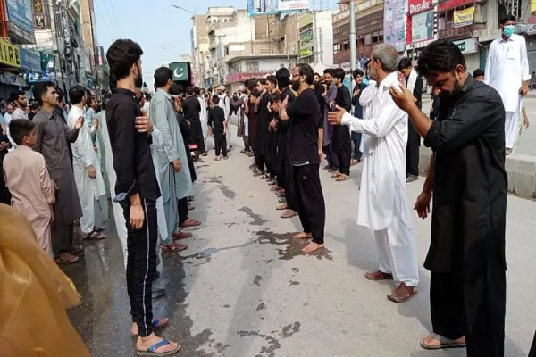 Ang Pulisya ng Peshawar ay Magsagawa ng Seguridad sa Pag- audit ng mga Moske Bago ang Muharram