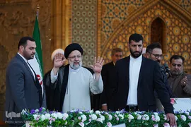 حضور رئیس جمهور در شاهچراغ و دیدار با خانواده شهدا