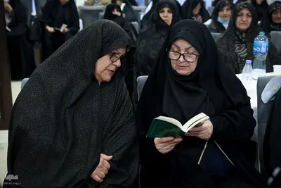 کمیل با شکوه زائران ایرانی در کنار حرم نبوی(ص)