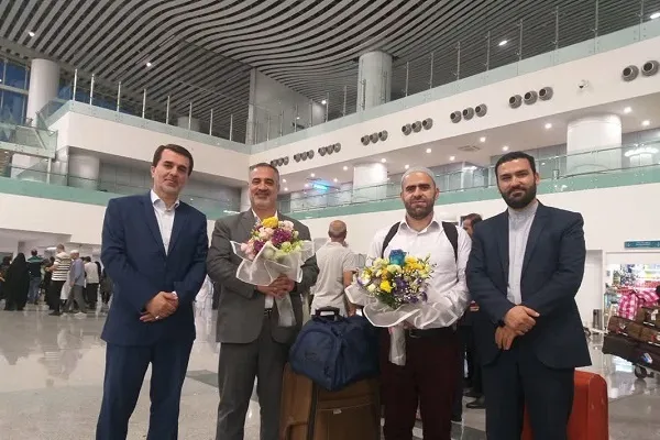 بازگشت سرپرست کاروان قرآنی حج + عکس