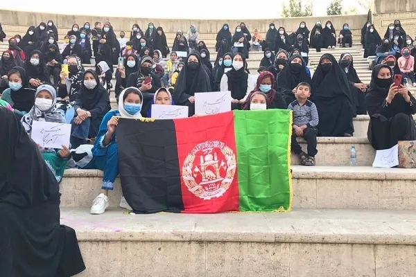   په تهران کې د کندوز او کندهار دجمعې لمانځه دشهیدانوپه درنښت کې :جانستان : دستورې جوړې شوې .