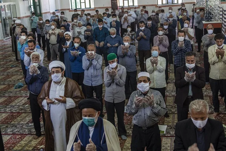 بازگشایی مساجد به‌معنای پایان كرونا نیست