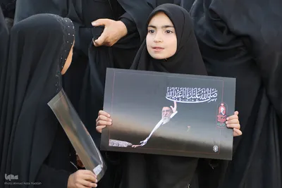 آیین وداع با پیکر مطهر سرهنگ پاسدار «شهید محمدناصر دلیرور» از شهدای نیروی دریایی سپاه  در حرم شاهچراغ(ع)