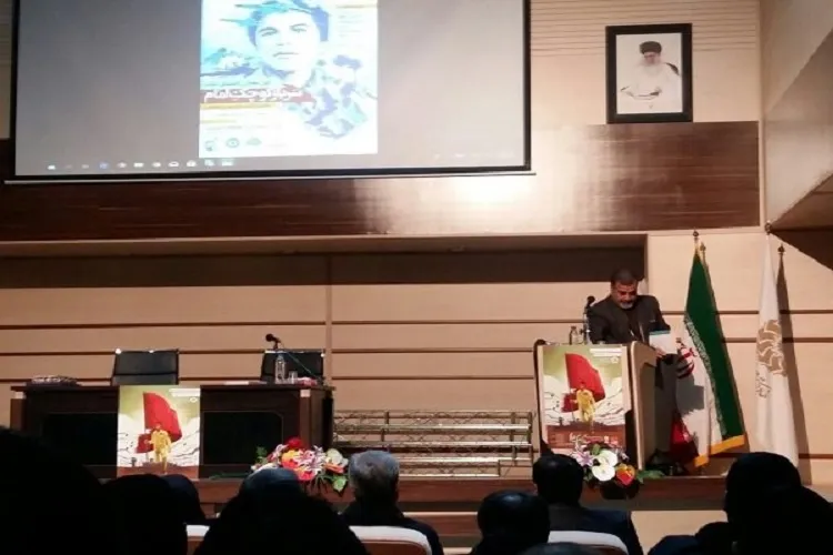 مراسم امضای کتاب «سرباز کوچک امام» در کرمانشاه برگزار شد