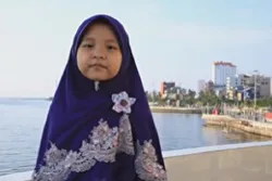 Indonesian Girl Recites Quran with Hand Gestures (+Video)