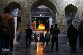 ⁨تعویض پرچم گنبد بارگاه حضرت معصومه(س)