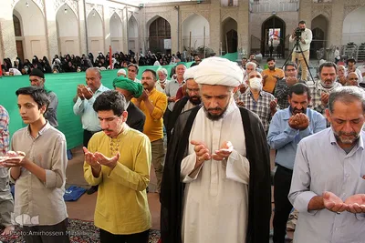 اقامه نماز عید قربان در مسجد ملا اسماعیل یزد