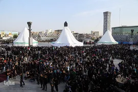 مراسم خیمه سوزان عصر عاشورا در میدان امام حسین(ع) تهران