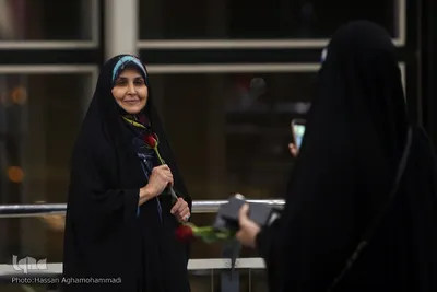 بدرقه‌ای با شاخه گل غدیر