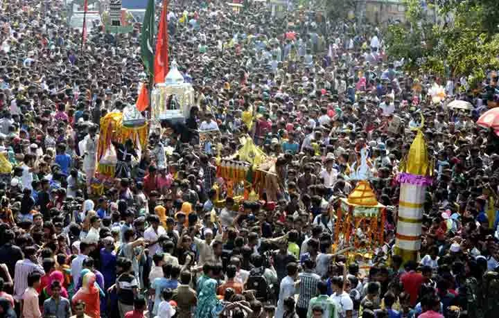 পালিত হচ্ছে শোকাবহ আশুরা: এবার রক্ত ঝরানোর দৃশ্য অনুপস্থিত ছিল