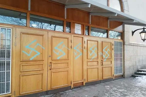 Msikiti wa Stockholm wahujumiwa, wachorwa nembo za Kinazi