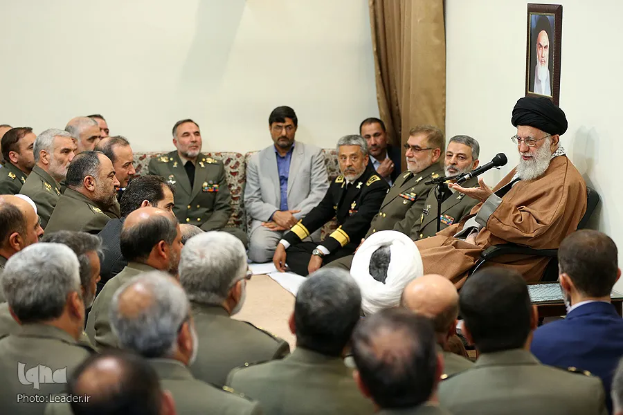 دست برادری ارتش و سپاه حرکتی زیبا پس از حرکت زشت آمریکایی‌ها بود