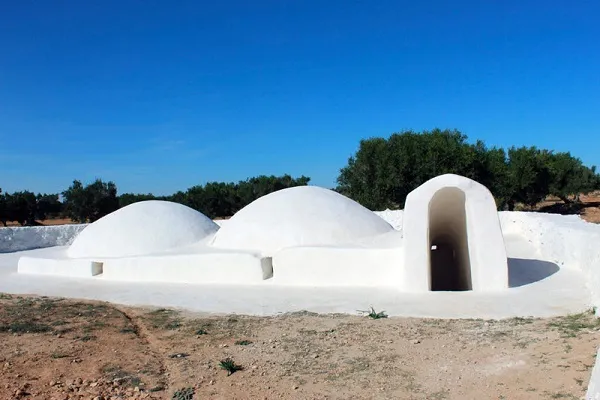 Tunisie : la mosquée historique de Djerba pillée