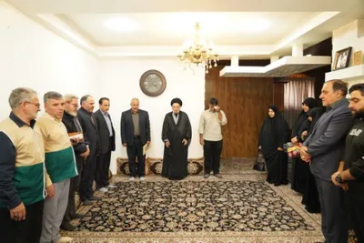 دیدار خانواده سه شهید جنگ رمضان در لرستان