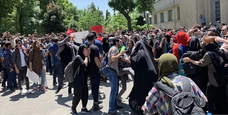 پیشنهاد خواندن یک کتاب در دانشگاه تهران!