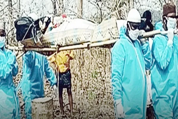 ضلع نرمل میں مسلم نوجوانوں نے کورونا سے فوت ہندو شخص کی آخری رسومات انجام دیں