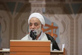  حجت‌الاسلام والمسلمین محسن قرائتی، رئیس ستاد اقامه نماز کشور در همایش سفیران حسینی
