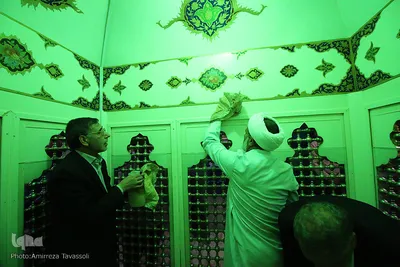 غبارروبی آستان مقدس امامزاده حمزه(س)