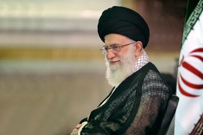 با ارتقای سطح خدمتگزاری، قدر نیروی انتظامی را در چشم مردم ارتقا دهید