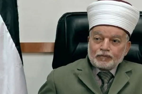 Ang Matataas na Mufti ng Al-Quds ay Nag-utos sa Pagkolekta ng mga Kopya ng Quran na may mga Maling Paglimbag