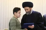 دیدار آیت‌الله عاملی با قهرمان مسابقات بین‌المللی قرآن