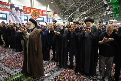 قافله عزاداری و نماز ظهر روز عاشورا در اصفهان