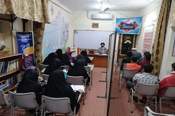 کلاس ترجمه قرآن در مؤسسه تنزیل پاکستان برگزار می‌شود
