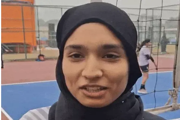 Jogadora de Vôlei Caxemira Chama Hijab de 'Nossa Liberdade, Não Uma Restrição'