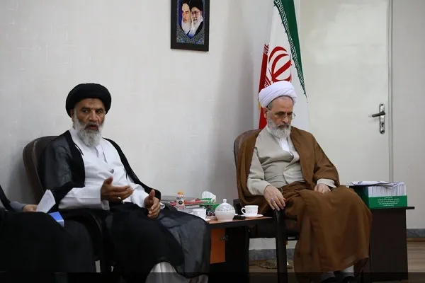 دیدار نماینده ولی‌فقیه در استان خوزستان با آیت‌الله اعرافی + عکس