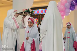 جشن تكلیف دانش‌آموزان شیرازی در حرم شاهچراغ(ع)